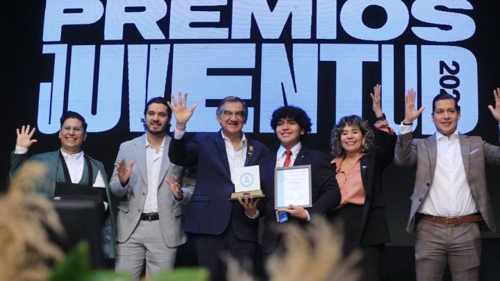 Américo Villarreal premia a jóvenes y deportistas en Tamaulipas; reconoce talento y esfuerzo estatal