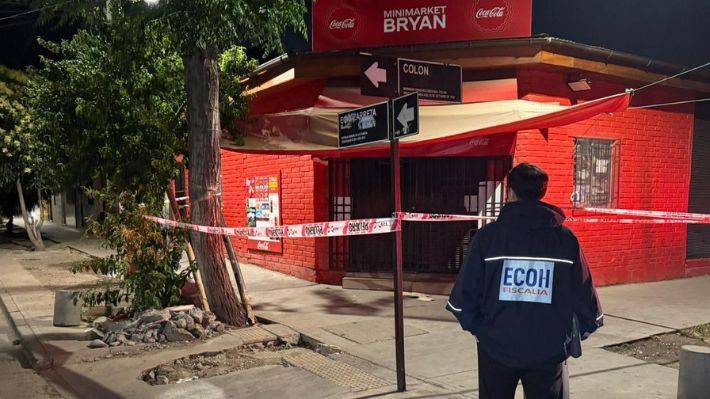 Mientras cerraba su local comercial: Mujer es baleada en múltiples ocasiones en Independencia