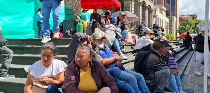 Más de 200 familias huyen hacia Pasto: denuncian que grupos armados usan sus viviendas como trincheras en El Peñol