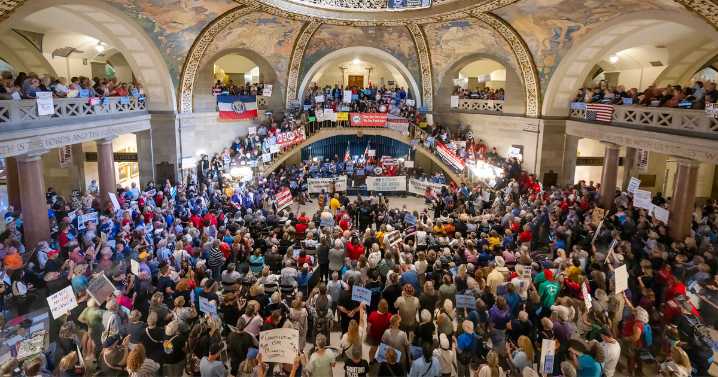 Group seeking to put Missouri's GOP-drawn congressional map before voters submits signatures