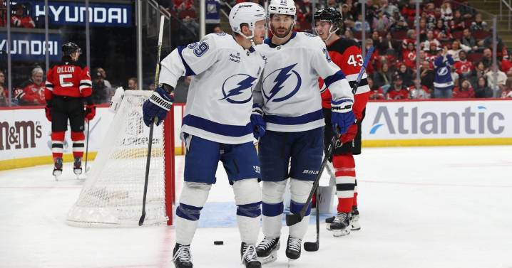 Lightning chase Jacob Markstrom on the way to routing the Devils 8