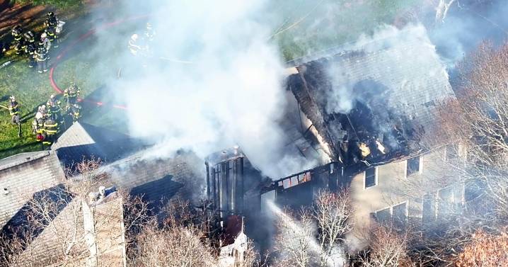 1 person killed, firefighter hurt during Middleboro, Massachusetts house fire