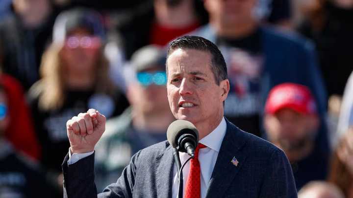 Proyecto que impulsa el republicano de origen colombiano Bernie Moreno busca eliminar doble ciudadanía en EE. UU.: ¿por qué afectaría a familia Trump?