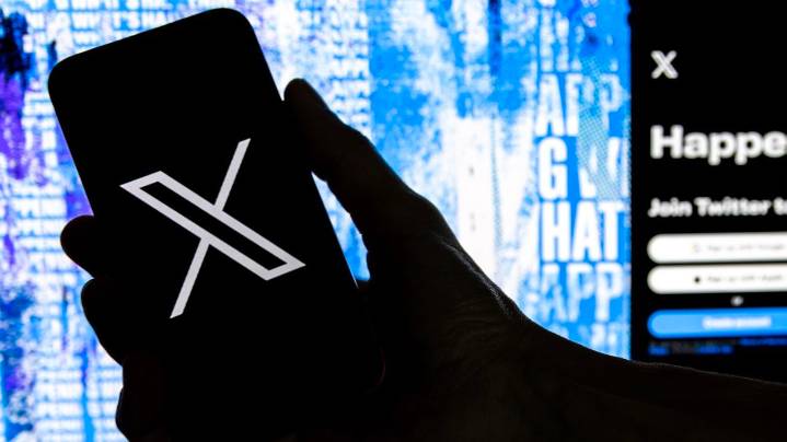 Bruselas multa a X con 120 millones por engañar a sus usuarios con la marca azul de verificación