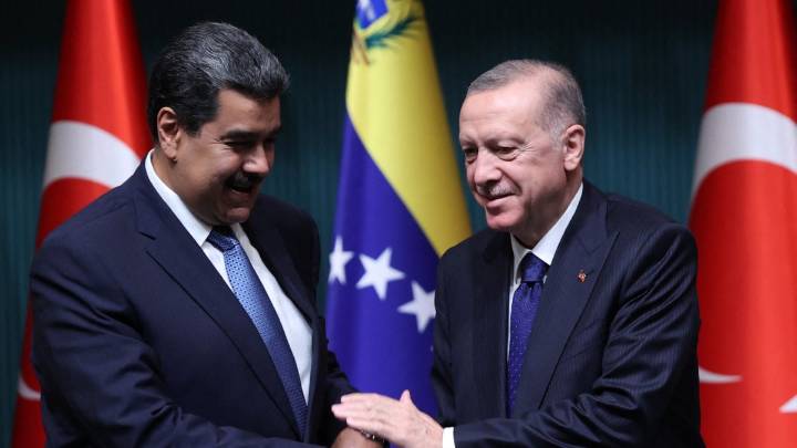 Maduro y Erdogan hablan sobre la escalada militar de EEUU en el Caribe y en medio de versiones sobre un posible exilio en Turquía