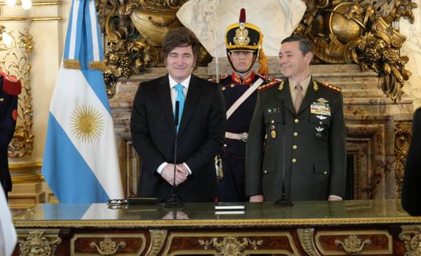 De uniforme, el teniente general Presti juró como Ministro de Defensa: tendrá un Gabinete con fuerte presencia militar