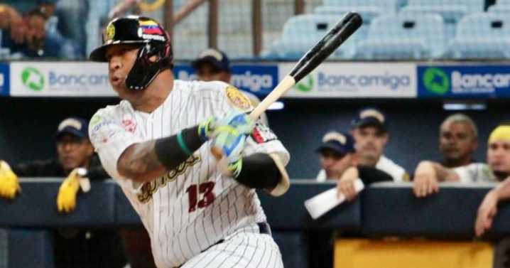 Salvador Pérez disparó su primer HR con Leones