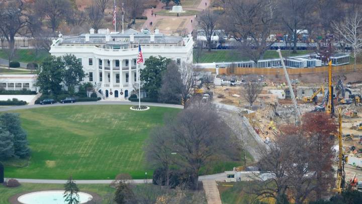 Demandan a Trump por el nuevo salón de baile de la Casa Blanca
