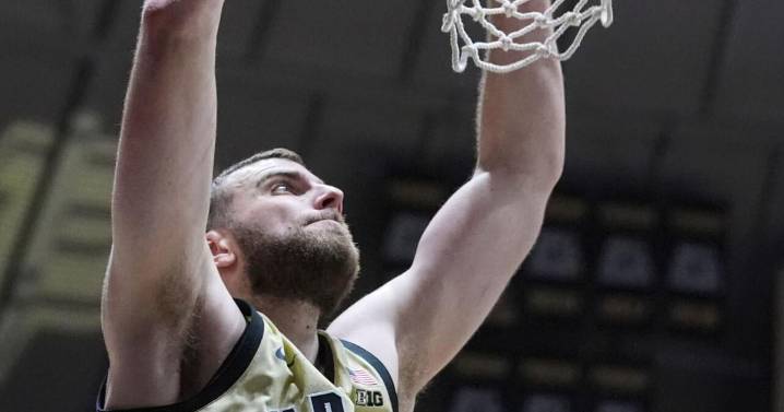 Oscar Cluff scores 22, Braden Smith reaches new milestone as No. 6 Purdue beats Marquette