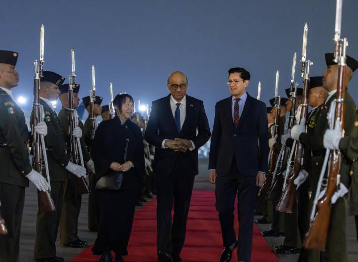 Llega a México presidente de Singapur; sostendrá reunión con Sheinbaum este lunes