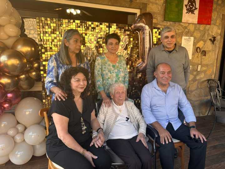 Guadalupe Lozano cumple 100 años rodeada de amor en Santiago