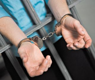 LA DROGARON Y LA ROBARON