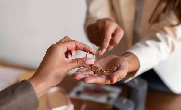 El 53% de la clase media debió usar ahorros, vender objetos de valor o endeudarse para llegar a fin de mes