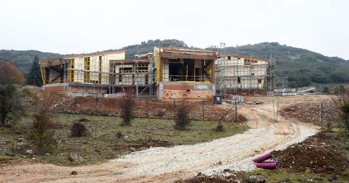 La Junta defiende las cualidades sostenibles del centro de interpretación del Parque Nacional Sierra de las Nieves