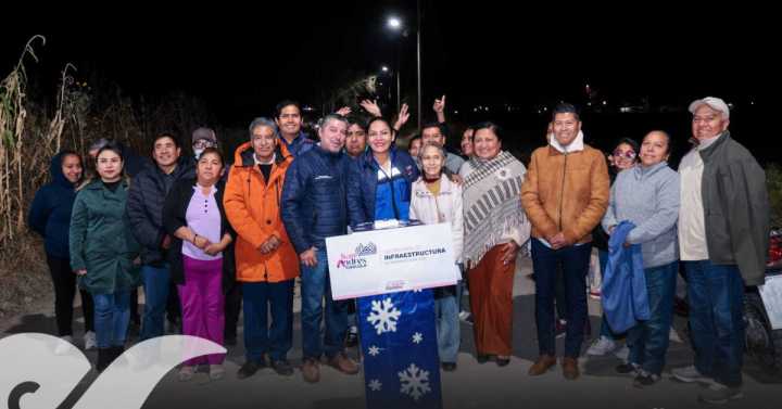 Entrega Guadalupe Cuautle obra de ampliación eléctrica en San Luis Tehuiloyocan