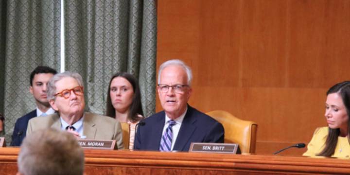 ‘No one in Kansas ought to be hungry’: Sen. Jerry Moran addresses food insecurity during tour of Wichita nonprofit