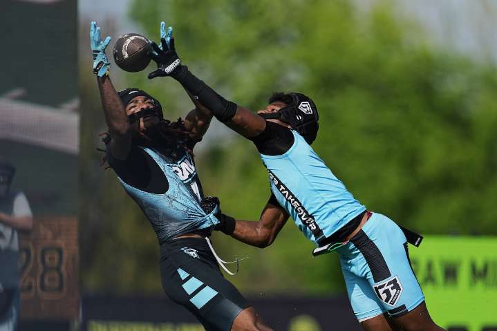 Russell flashes the ‘U’ after postponing his decision