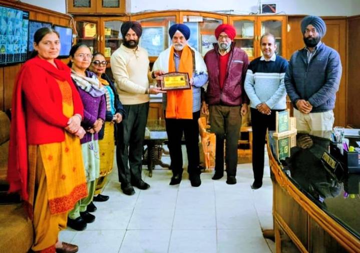 Hong Kong donor contributes Rs 3L to Sarhali College