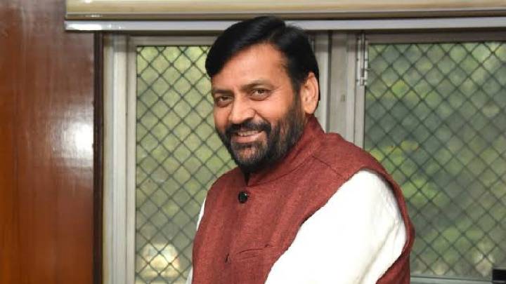 Install rooftop solar panels on all govt buildings in Haryana, CM to officials