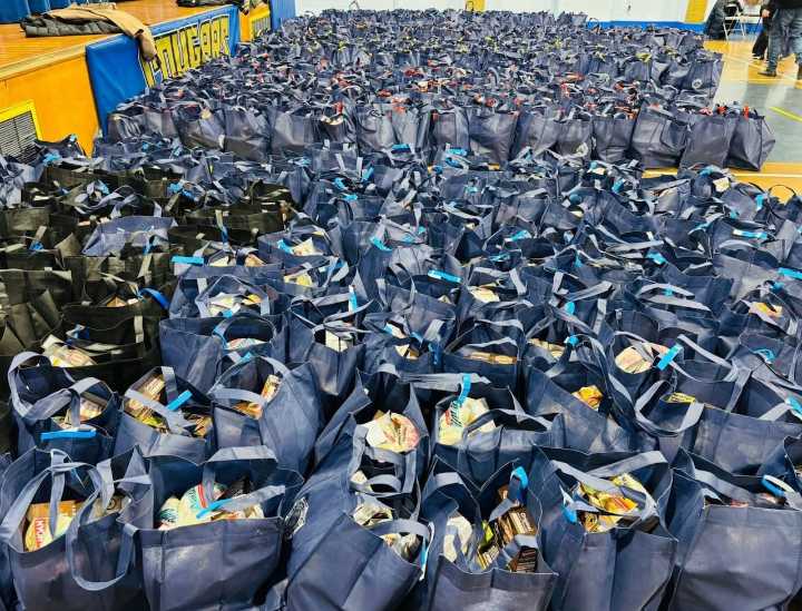 Italian Club of Staten Island distributes 1,000 bundles of food across borough to feed the hungry