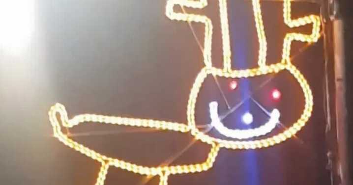 Town an hour from Glasgow with adorable 'wonky' Christmas lights designed by school kids