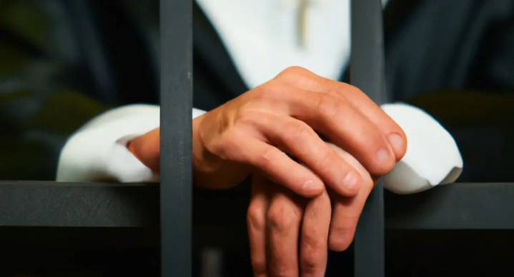 España autoriza extraditar a cura español acusado de abuso sexual a México