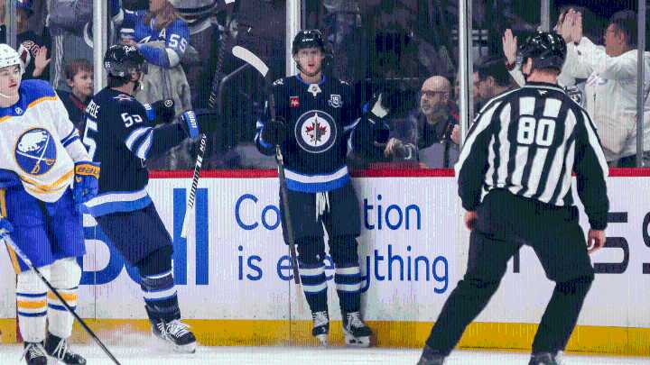 Connor extends goal streak to 4, Jets defeat Sabres