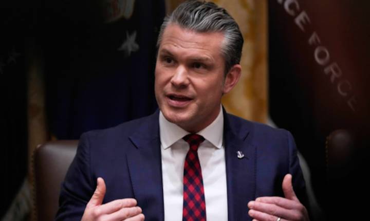 Pete Hegseth no decidió lanzar misil adicional a supervivientes en aguas del Caribe, pero lo defiende