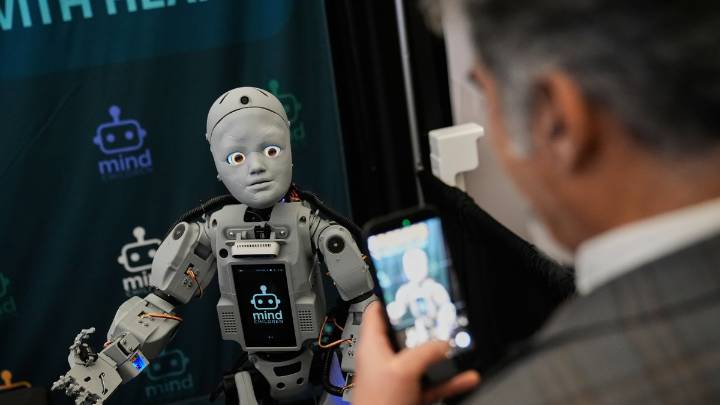Humanoid robots take center stage at Silicon Valley summit