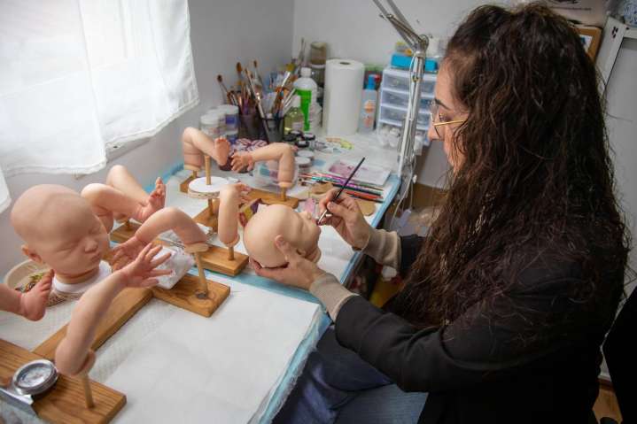 El boom de los bebés reborn impulsa una oleada de talleres artesanos en Extremadura