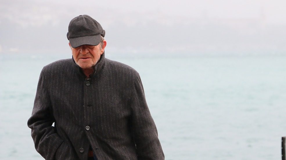 Angry Mennonite Hockey Fan Can't Figure Out "Waut de schissjat is wrong with those Jats yet!"