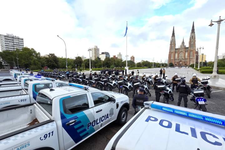 Kicillof entregó 40 nuevos patrulleros para fortalecer la seguridad