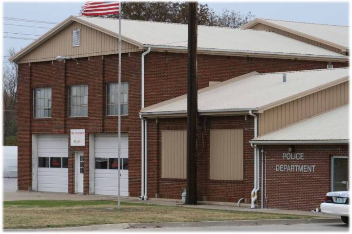 Welfare check uncovers two dead in Cedar County