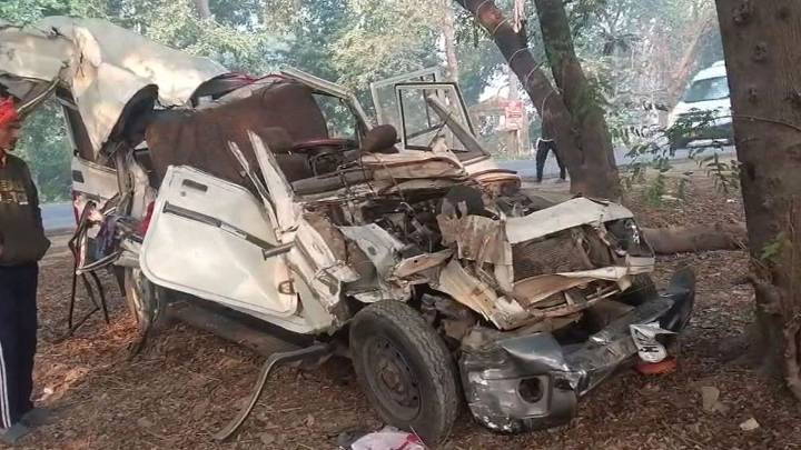 UP: 3 pilgrims killed, 8 injured as car collides with tractor