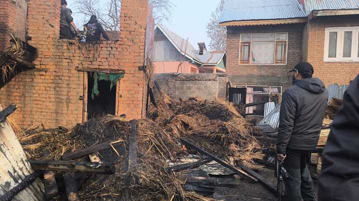*Two Houses, Cow Shed Gutted in Fire Incident at Memander Shopian*