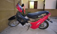Un hombre robó una moto y huyó, pero la descartó al advertir la presencia de la Policía