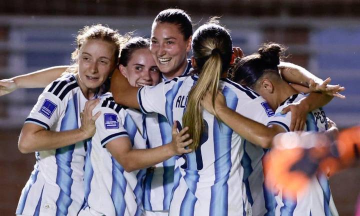 8-0. Argentina golea a Bolivia y sigue invicta en el torneo