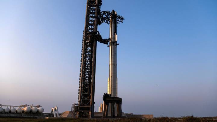 Elon Musk’s SpaceX valued at $800 billion, as it prepares to go public