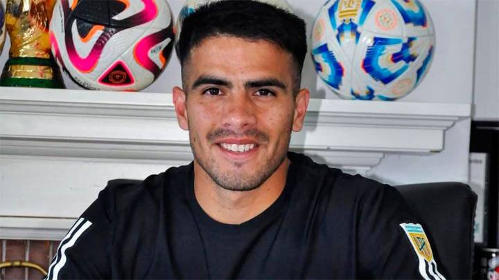 José Ingratti, emocionado tras firmar con Riestra: “Es un gran paso para mi carrera”
