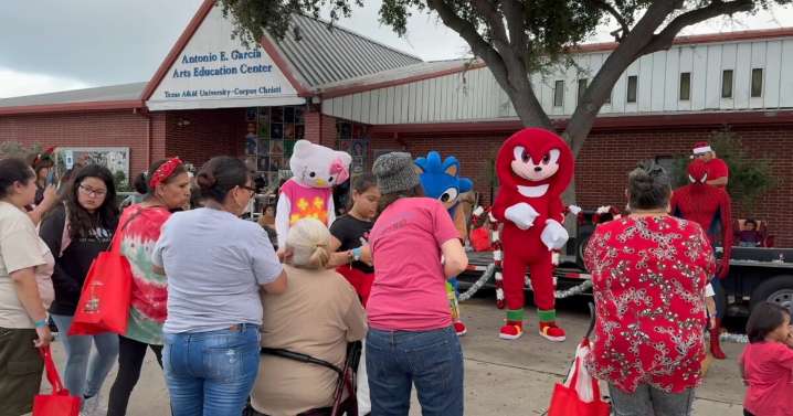 Westside Business Association celebrates 42nd annual Navidad de los Niños this weekend