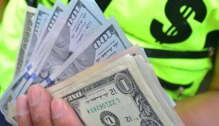 Precio del dólar del 15 de diciembre pasa otra decena con incremento de más de 3 Bs