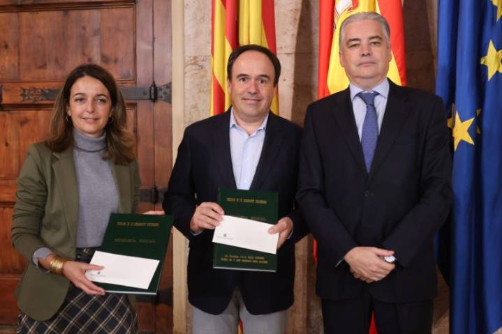 Pérez Llorca recibe la Memoria de la Fiscalía de 2024