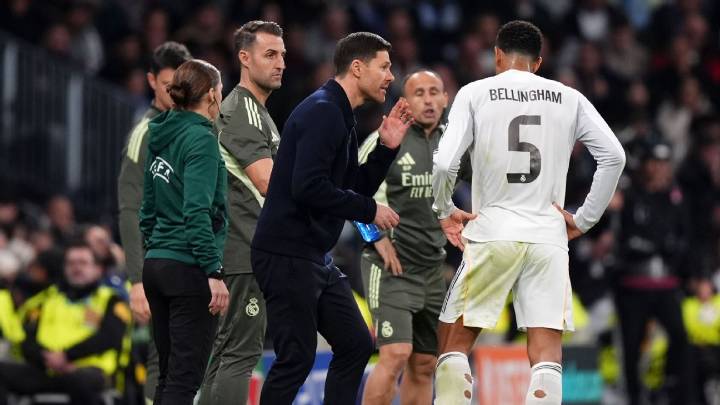 Real Madrid players back Xabi amid whistles, club pressure
