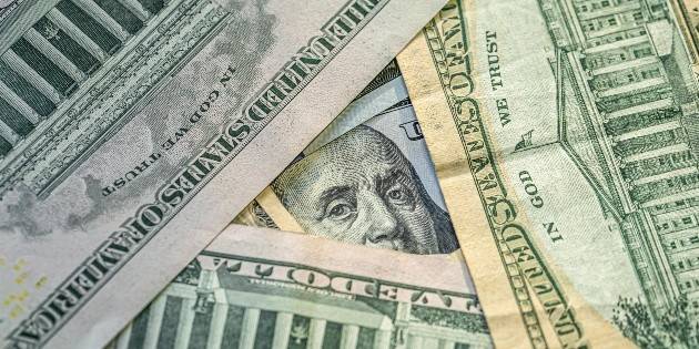 Peso mexicano cierra con ligera ganancia y consolida su fortaleza ante el dólar