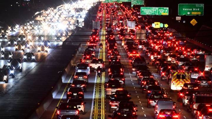 Traffic congestion hits a record high, spreading to more hours of the week