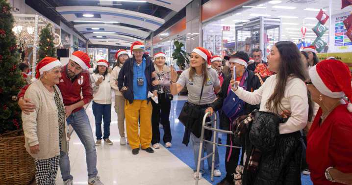 40 adultos mayores disfrutaron una navidad adelantada en centro comercial de Manizales
