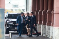 Reparto de cargos y fondos. Escala la pelea entre libertarios y macristas por el auxilio a Kicillof