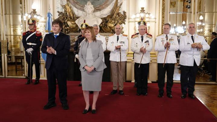 Karina Milei despide con honores a Patricia Bullrich del Gabinete pero la "encorseta" en el Senado