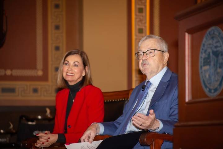 Branstad Receives Iowa Award at Statehouse Ceremony