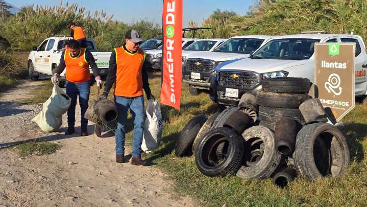 Retiran 'Leones en Acción' 167 llantas del río Santa Catarina